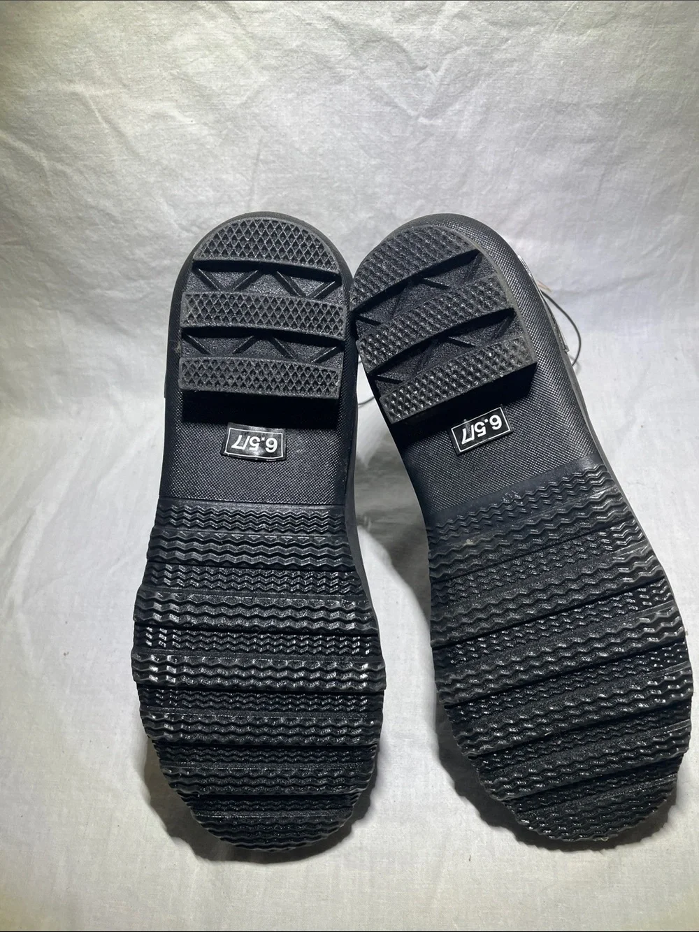 NEW PENNYSUE Women’s Chelsea Ankle Rain Boots Paw Print Gray/Black Size 6.5 / 7